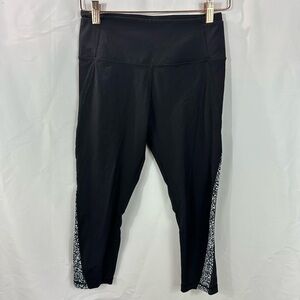 Lululemon black capris with side pattern size M